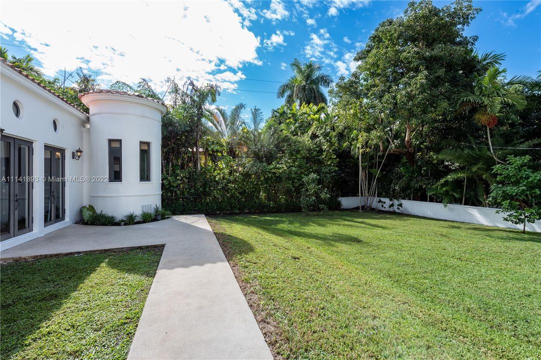 Recently Sold: $1,700,000 (4 beds, 3 baths, 2844 Square Feet)