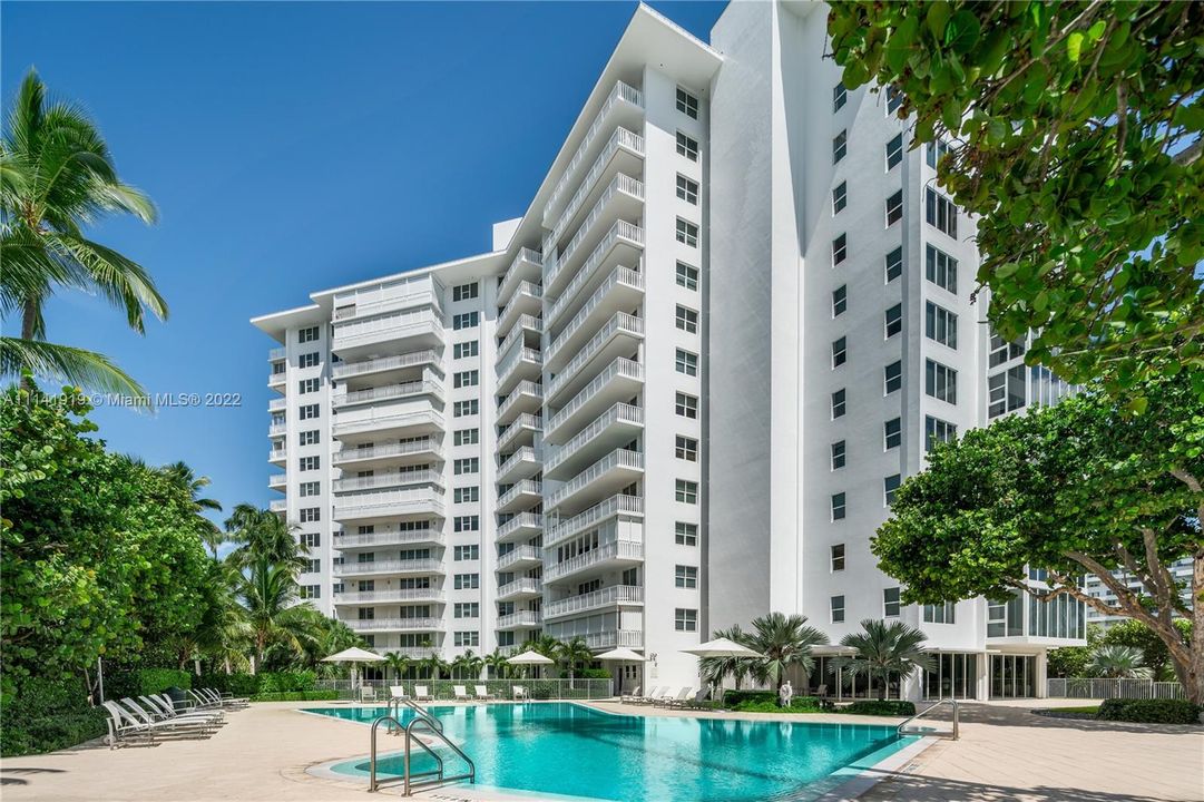Recently Sold: $1,499,000 (2 beds, 2 baths, 1350 Square Feet)