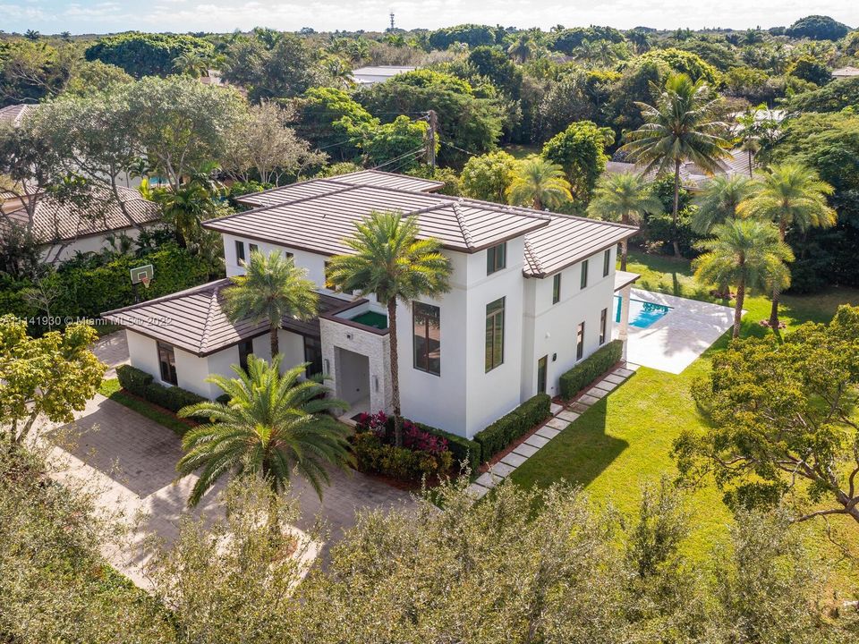 Recently Sold: $5,700,000 (6 beds, 6 baths, 5448 Square Feet)