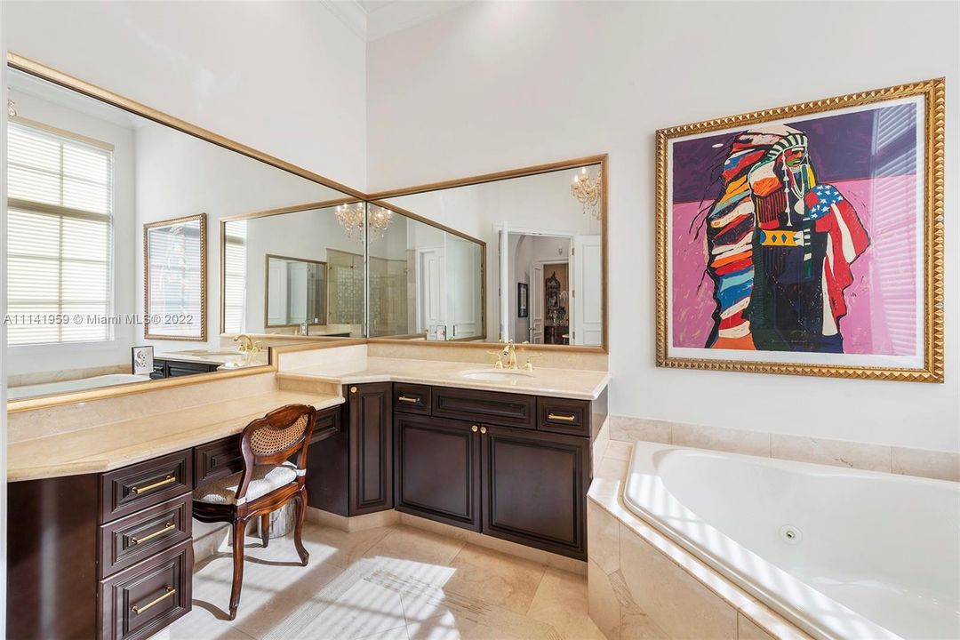 Недавно продано: $9,500,000 (5 спален, 6 ванн, 5258 Квадратных фут)