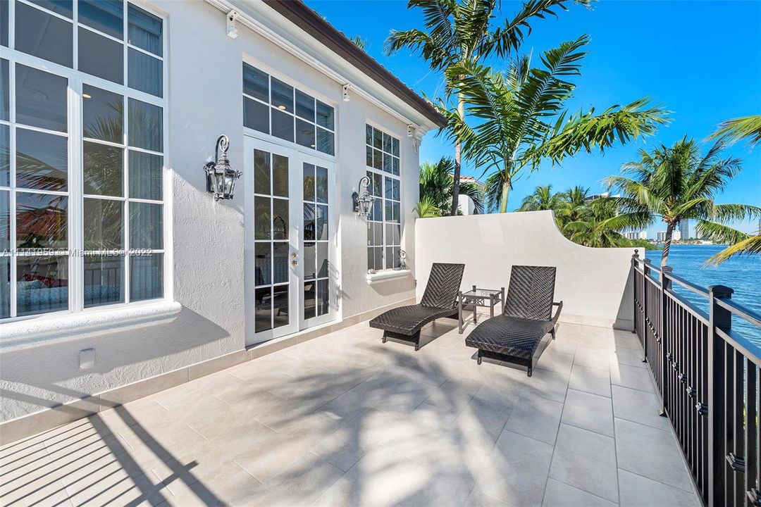 Recently Sold: $9,500,000 (5 beds, 6 baths, 5258 Square Feet)