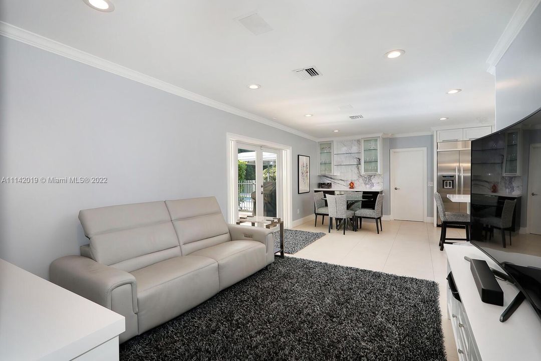 Recently Sold: $2,500,000 (4 beds, 3 baths, 2718 Square Feet)