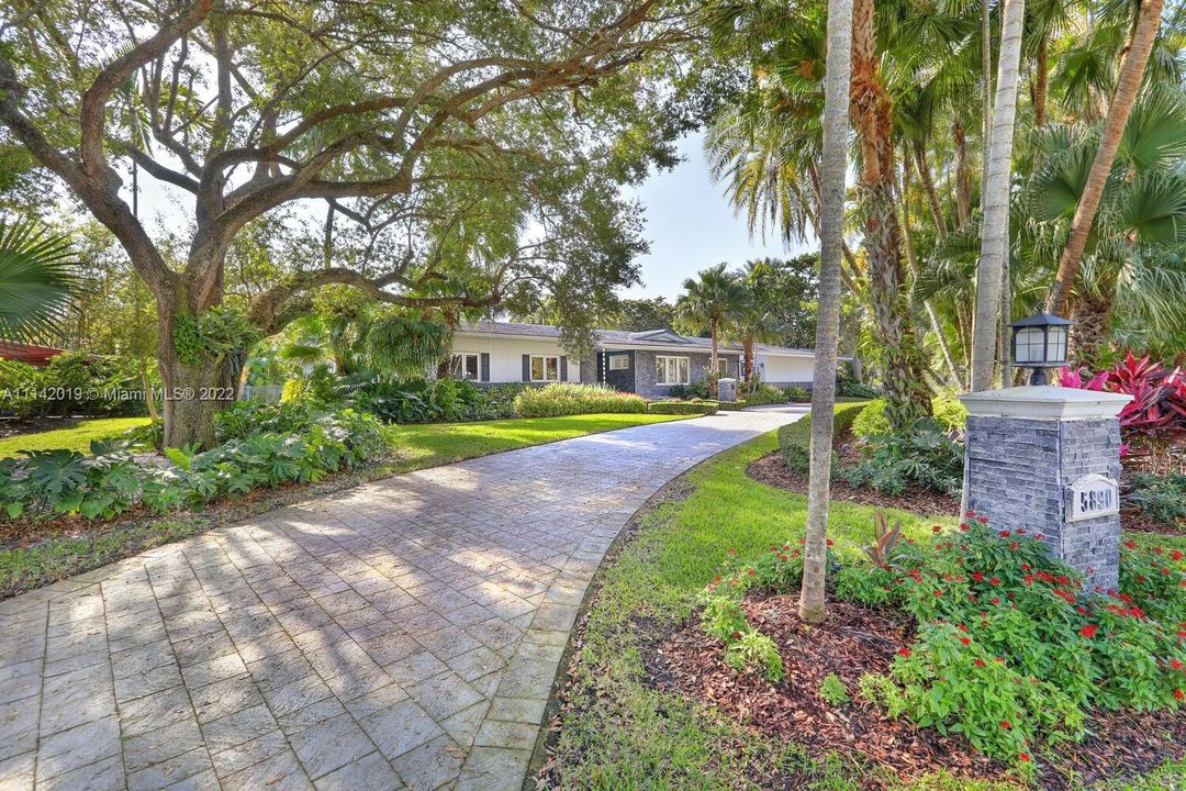 Recently Sold: $2,500,000 (4 beds, 3 baths, 2718 Square Feet)