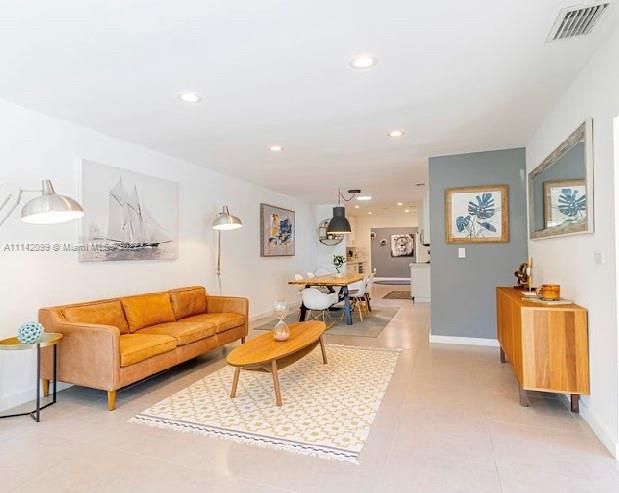 Recientemente alquilado: $9,000 (5 camas, 3 baños, 3120 Pies cuadrados)