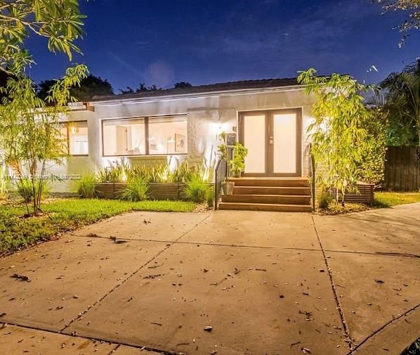 Recientemente alquilado: $9,000 (5 camas, 3 baños, 3120 Pies cuadrados)