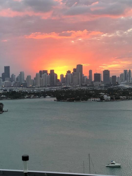 Recently Sold: $1,215,000 (2 beds, 2 baths, 1262 Square Feet)