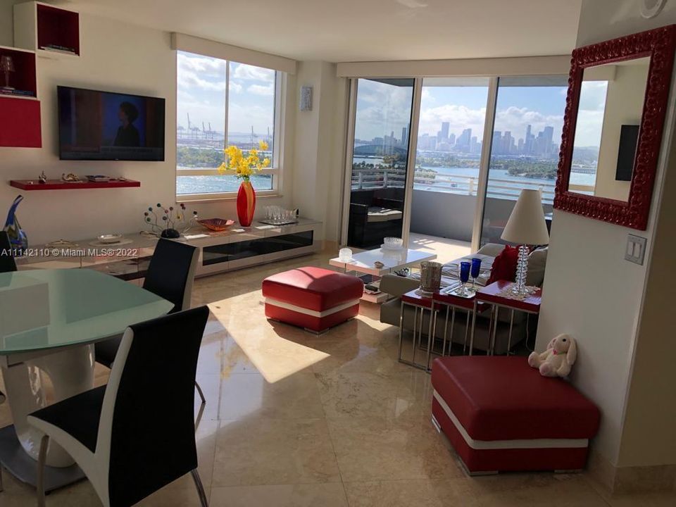 Recently Sold: $1,215,000 (2 beds, 2 baths, 1262 Square Feet)