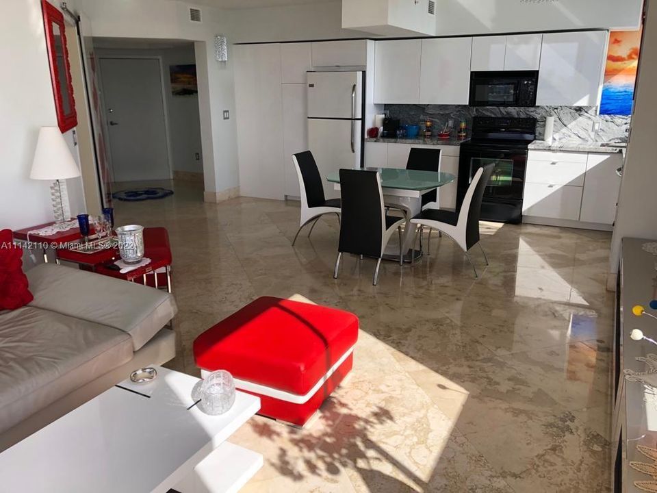 Recently Sold: $1,215,000 (2 beds, 2 baths, 1262 Square Feet)