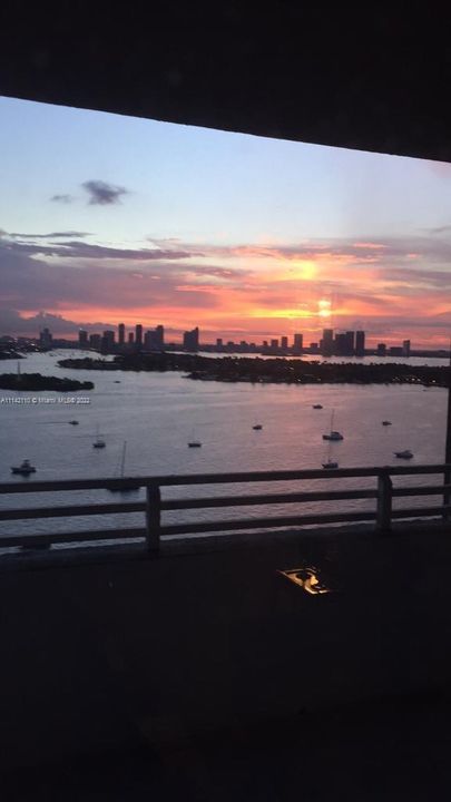 Recently Sold: $1,215,000 (2 beds, 2 baths, 1262 Square Feet)