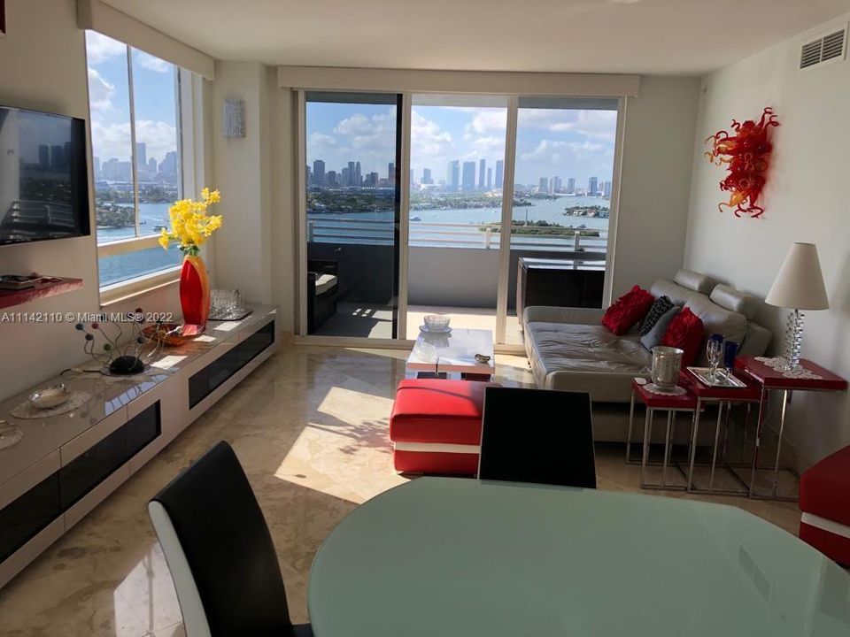 Recently Sold: $1,215,000 (2 beds, 2 baths, 1262 Square Feet)