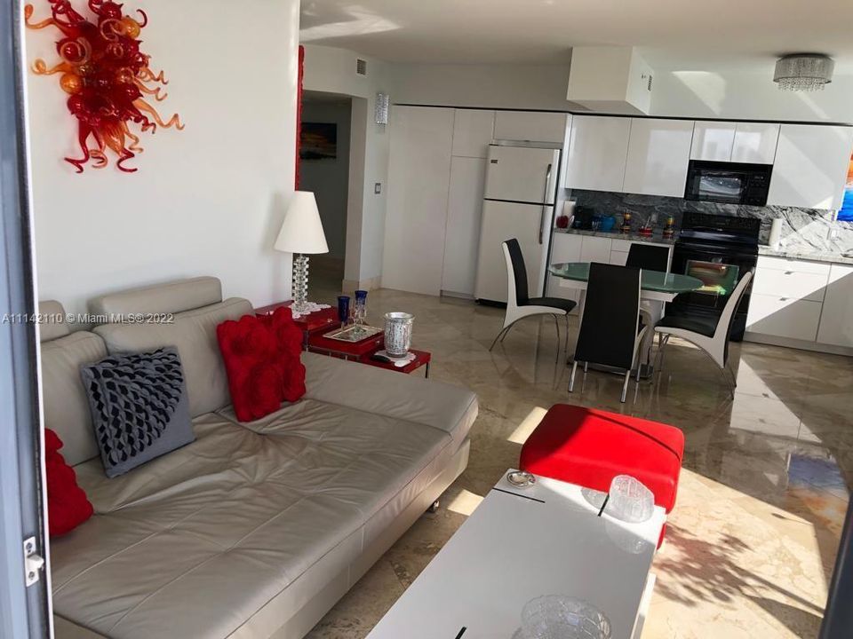 Recently Sold: $1,215,000 (2 beds, 2 baths, 1262 Square Feet)