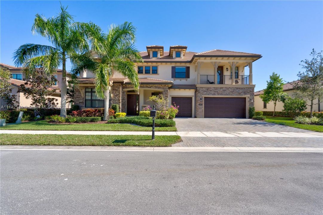 Recently Sold: $2,350,000 (5 beds, 5 baths, 5606 Square Feet)