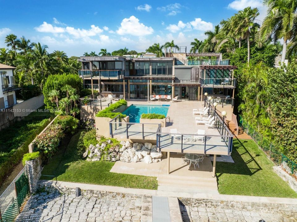 Recently Sold: $16,900,000 (5 beds, 5 baths, 5963 Square Feet)