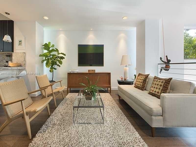 Recently Sold: $1,200,000 (2 beds, 2 baths, 1128 Square Feet)