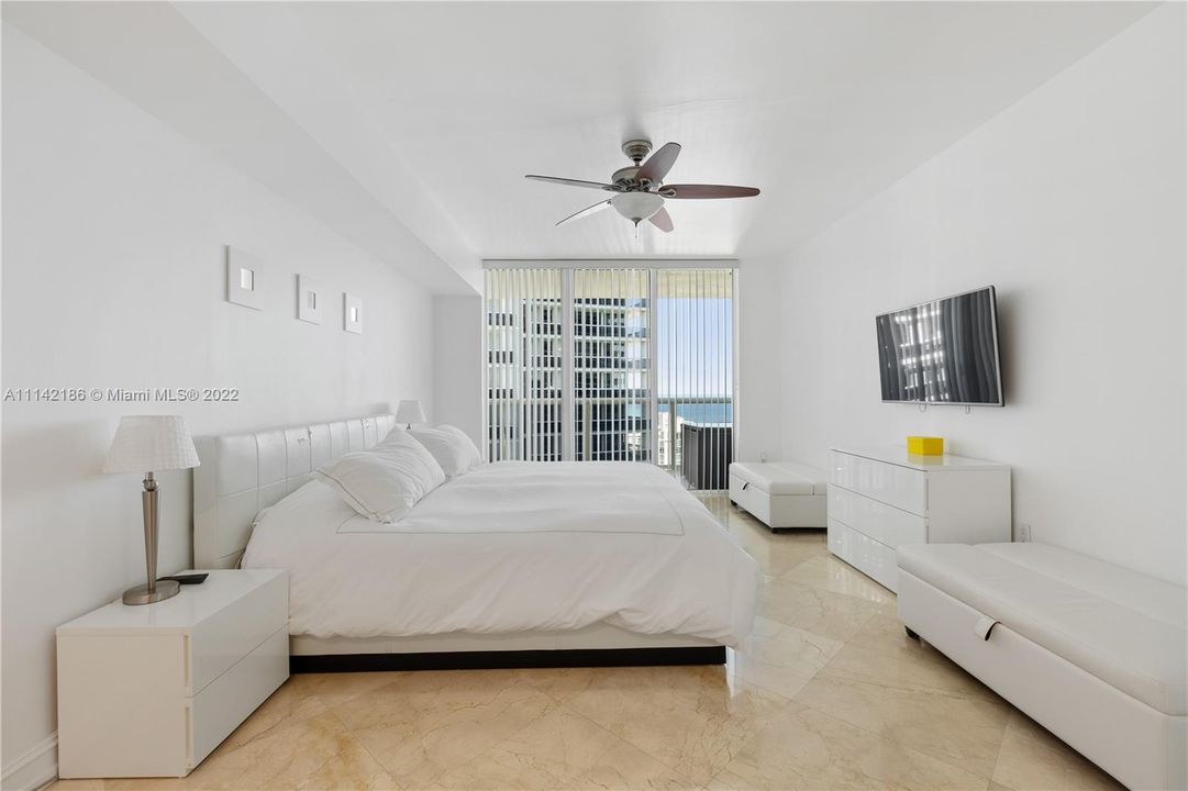 Recently Sold: $1,150,000 (2 beds, 2 baths, 1458 Square Feet)