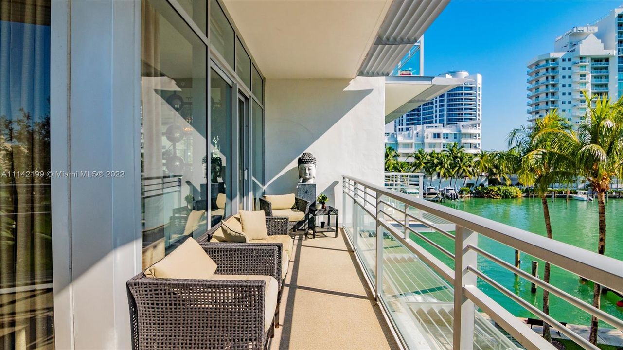 Recently Sold: $2,200,000 (3 beds, 3 baths, 2395 Square Feet)