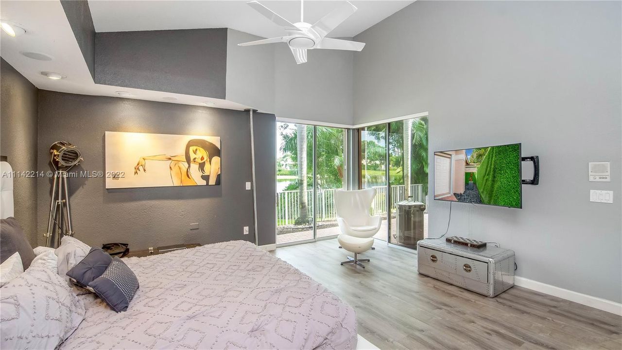 最近售出: $650,000 (3 贝兹, 2 浴室, 2358 平方英尺)