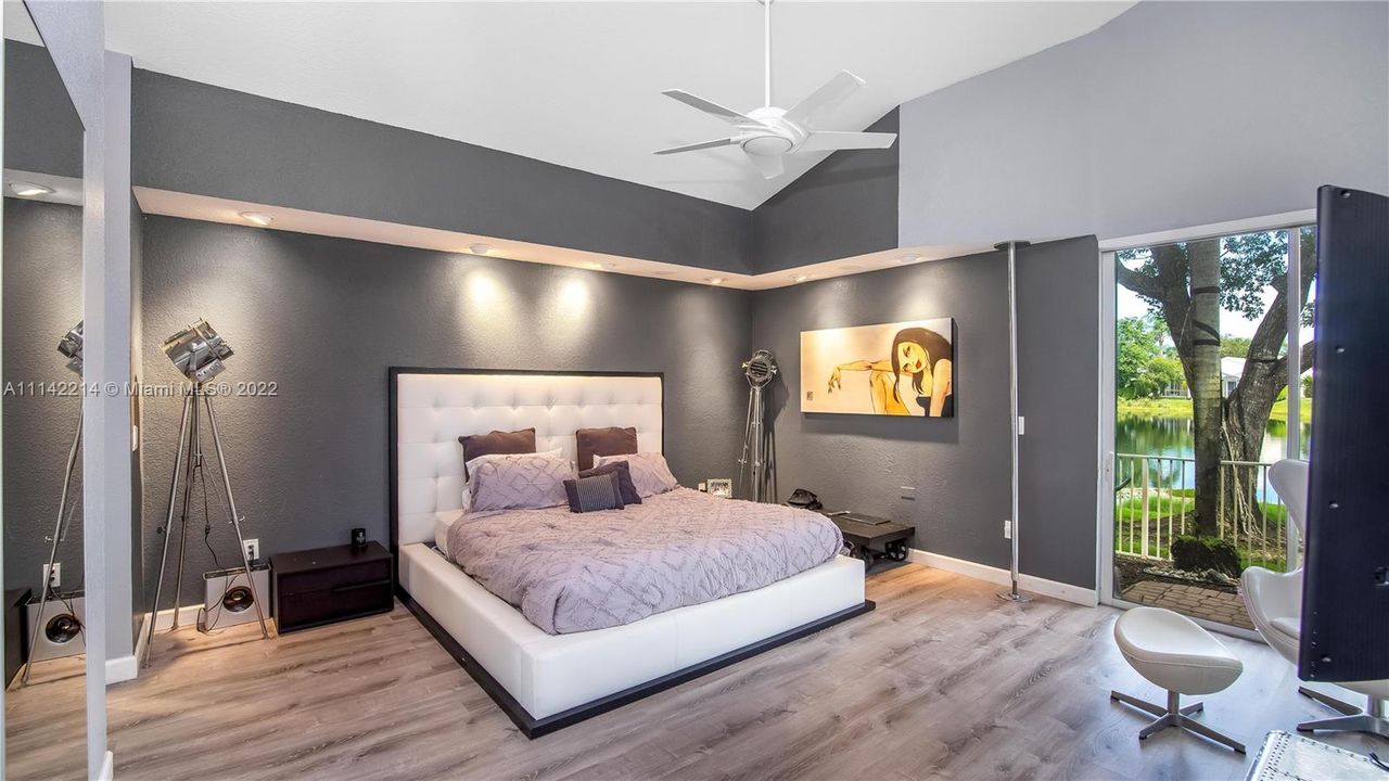 最近售出: $650,000 (3 贝兹, 2 浴室, 2358 平方英尺)