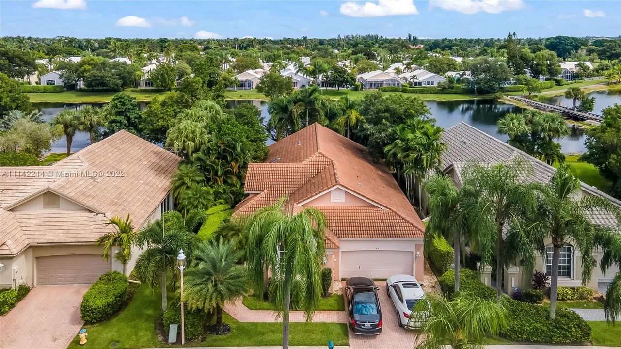 最近售出: $650,000 (3 贝兹, 2 浴室, 2358 平方英尺)