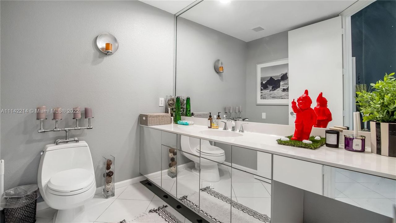 最近售出: $650,000 (3 贝兹, 2 浴室, 2358 平方英尺)