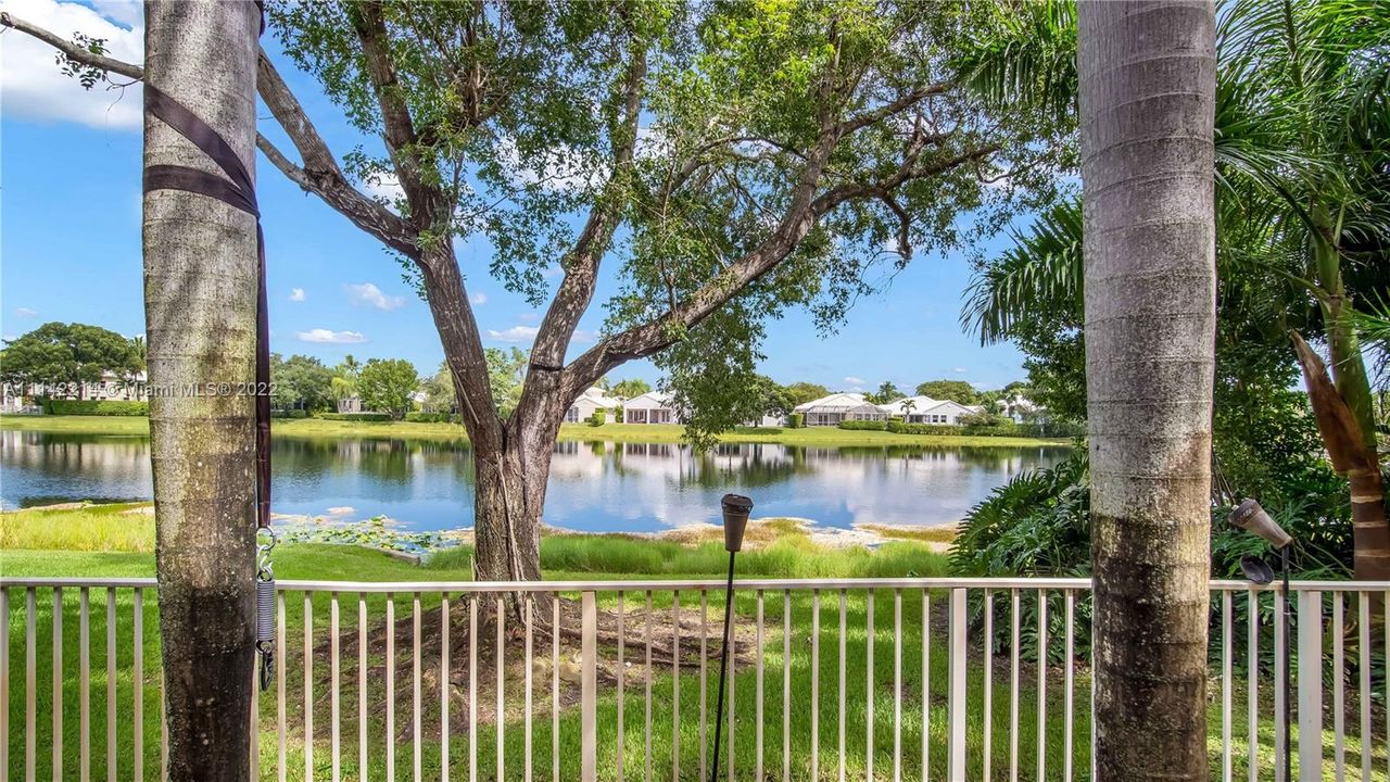 最近售出: $650,000 (3 贝兹, 2 浴室, 2358 平方英尺)