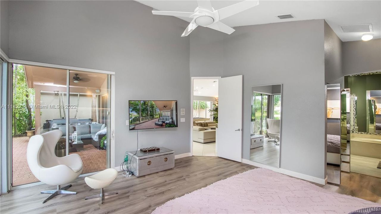 最近售出: $650,000 (3 贝兹, 2 浴室, 2358 平方英尺)