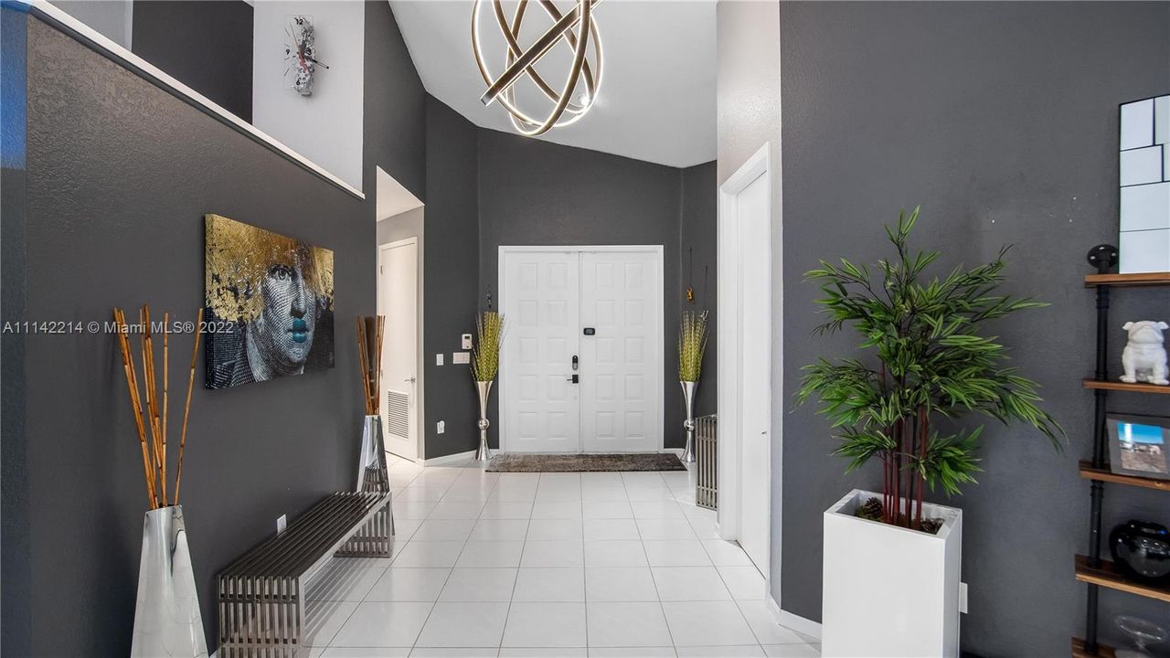 最近售出: $650,000 (3 贝兹, 2 浴室, 2358 平方英尺)