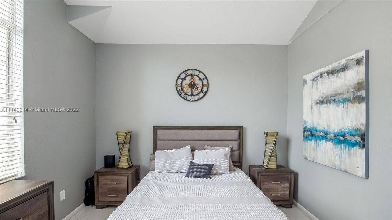 最近售出: $650,000 (3 贝兹, 2 浴室, 2358 平方英尺)