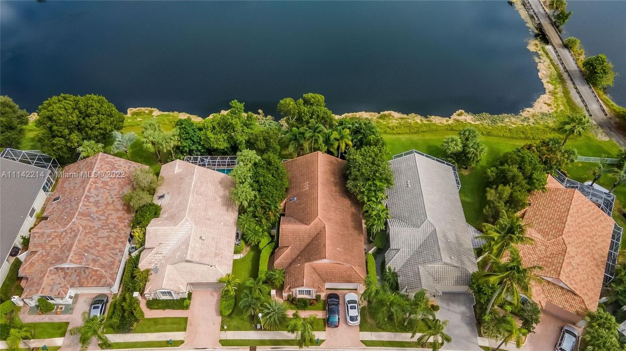 最近售出: $650,000 (3 贝兹, 2 浴室, 2358 平方英尺)