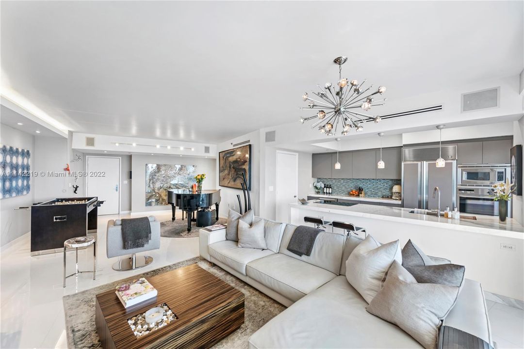 Recently Sold: $2,099,000 (2 beds, 2 baths, 1649 Square Feet)