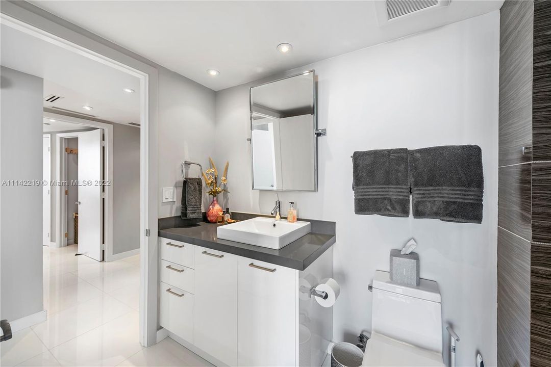 Recently Sold: $2,099,000 (2 beds, 2 baths, 1649 Square Feet)