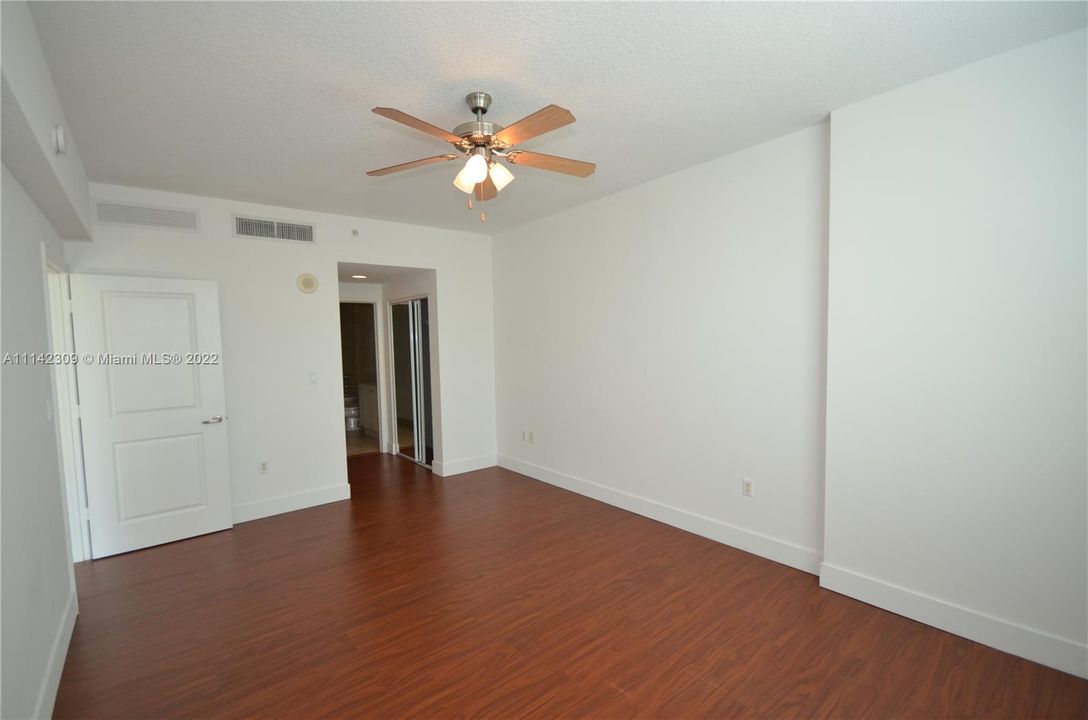 Recently Rented: $1,750 (1 beds, 1 baths, 835 Square Feet)