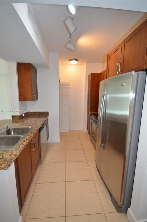 Recently Rented: $1,750 (1 beds, 1 baths, 835 Square Feet)