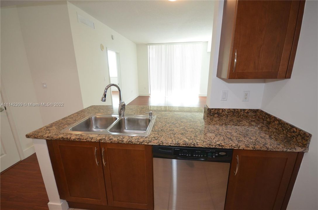 Recently Rented: $1,750 (1 beds, 1 baths, 835 Square Feet)