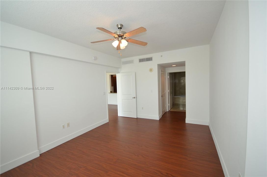 Recently Rented: $1,750 (1 beds, 1 baths, 835 Square Feet)