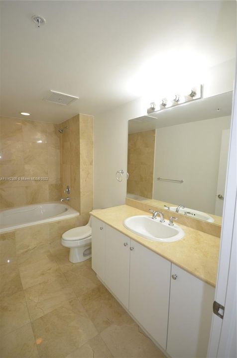 Recently Rented: $1,750 (1 beds, 1 baths, 835 Square Feet)