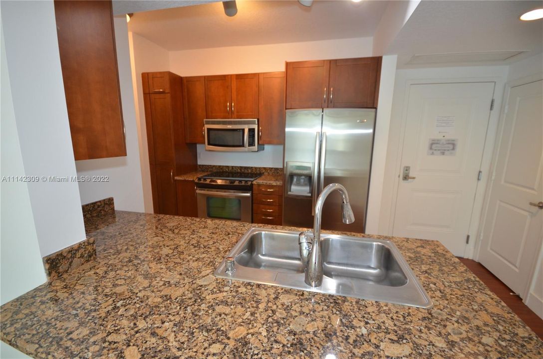 Recently Rented: $1,750 (1 beds, 1 baths, 835 Square Feet)