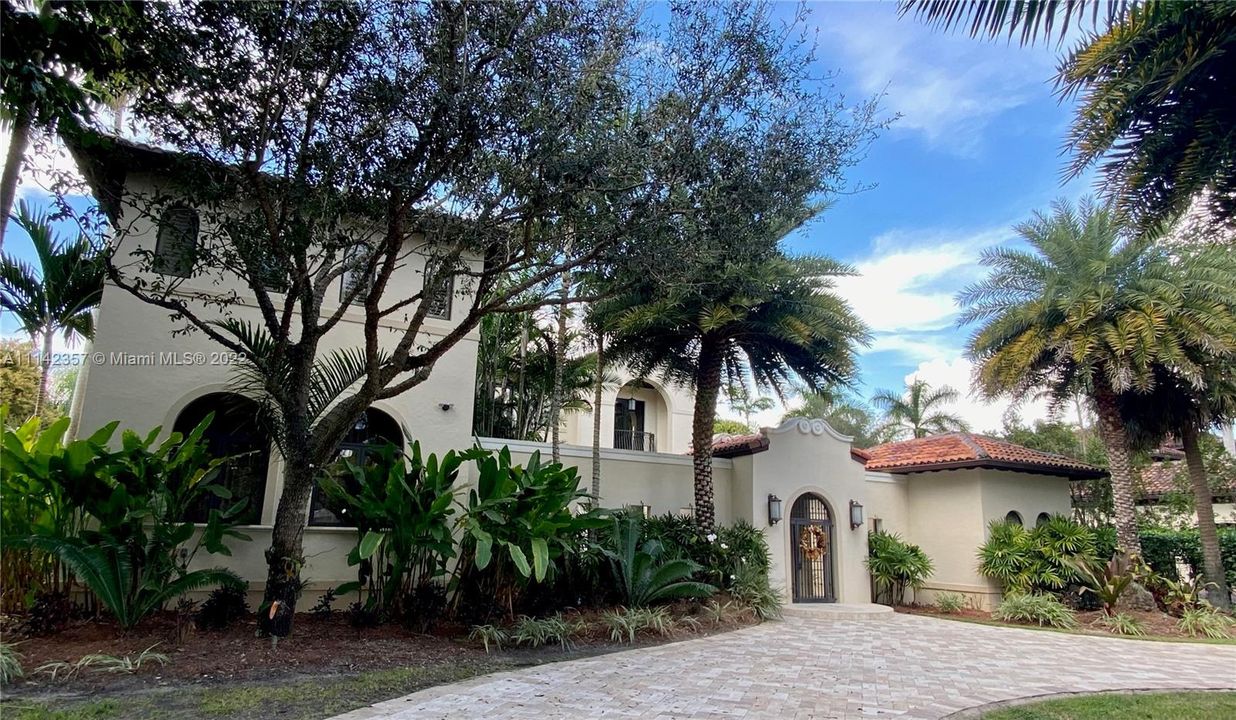 Recently Sold: $4,500,000 (6 beds, 8 baths, 6721 Square Feet)