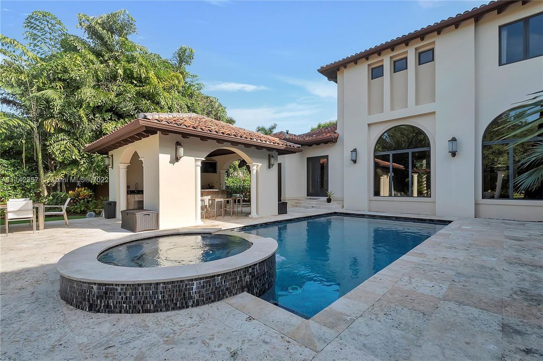 Recently Sold: $4,500,000 (6 beds, 8 baths, 6721 Square Feet)