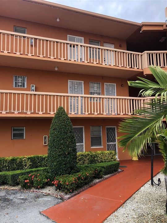 Recently Sold: $110,000 (1 beds, 1 baths, 777 Square Feet)