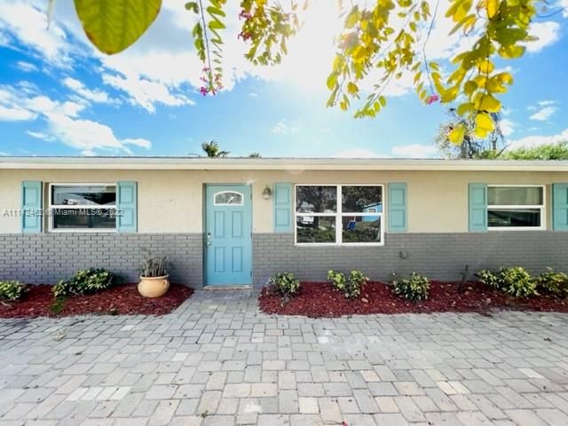 Recently Sold: $370,000 (3 beds, 2 baths, 1405 Square Feet)