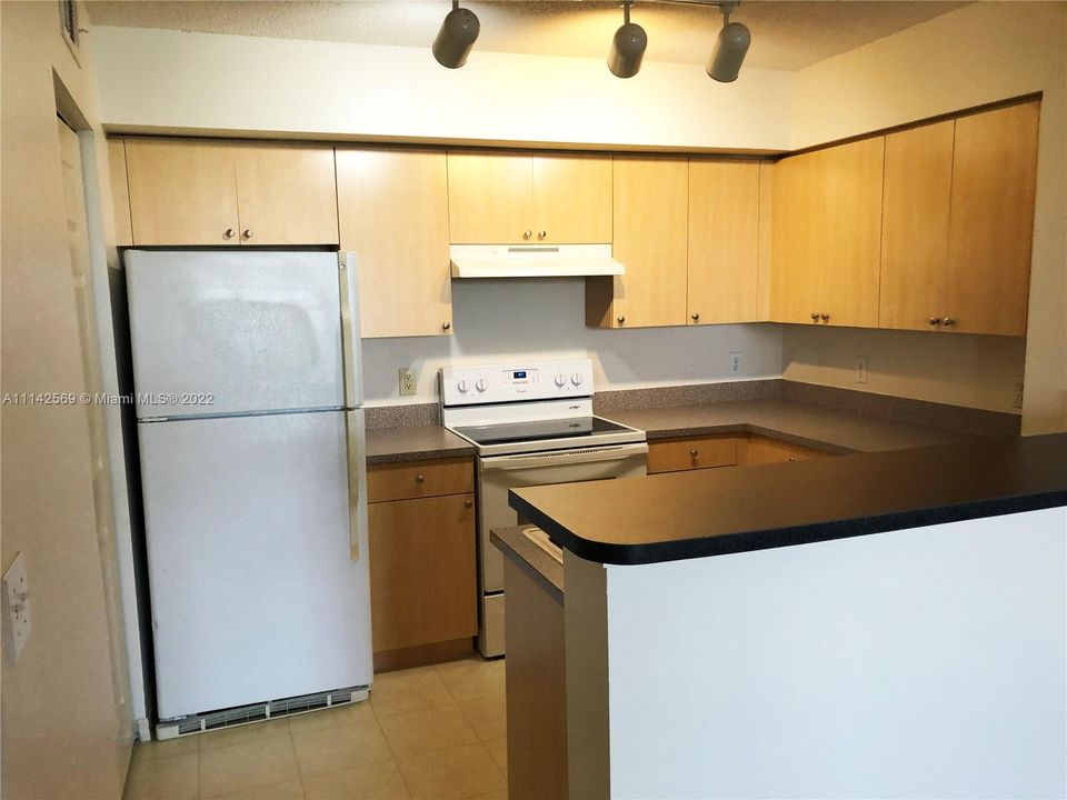 Vendido Recientemente: $228,000 (2 camas, 2 baños, 1051 Pies cuadrados)