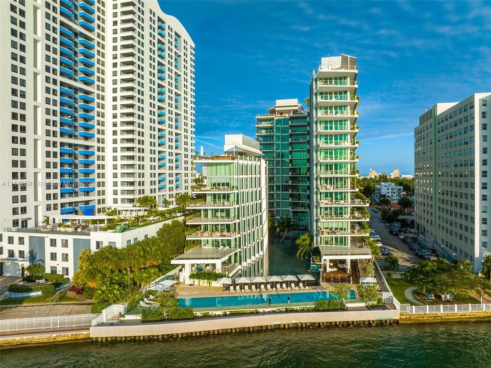 Recently Sold: $1,999,000 (2 beds, 2 baths, 1453 Square Feet)