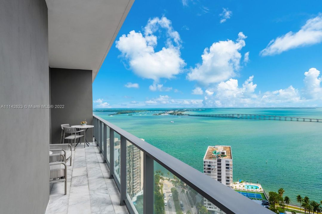 Recently Sold: $1,750,000 (2 beds, 2 baths, 1455 Square Feet)