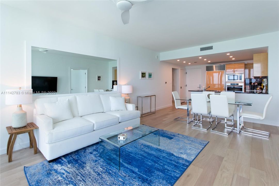 Recently Sold: $1,075,000 (1 beds, 1 baths, 890 Square Feet)