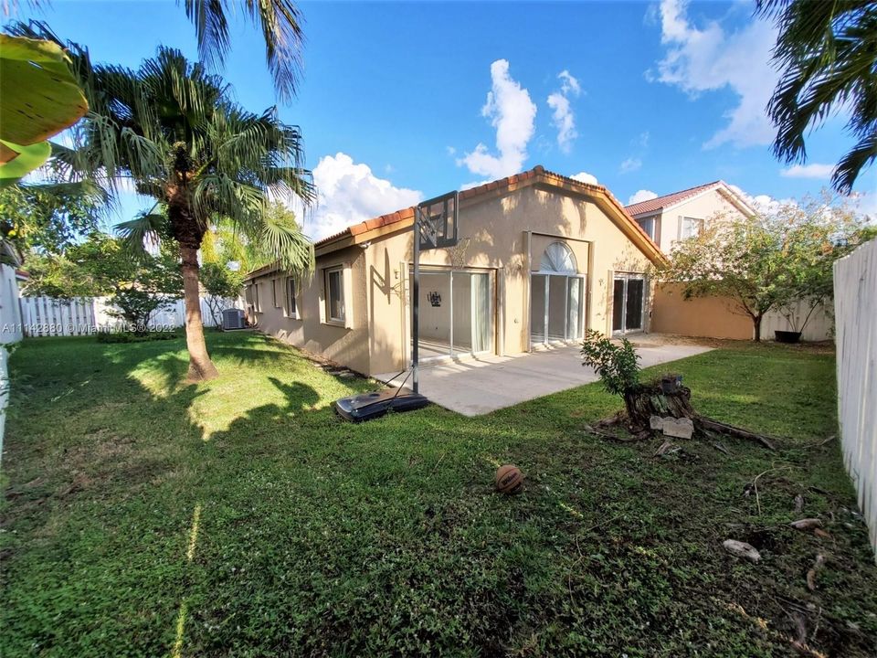Recently Sold: $560,000 (4 beds, 3 baths, 2288 Square Feet)