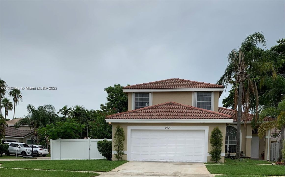 Recently Sold: $560,000 (4 beds, 3 baths, 2213 Square Feet)