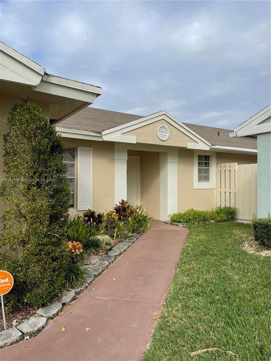 Recently Sold: $425,000 (3 beds, 2 baths, 1425 Square Feet)