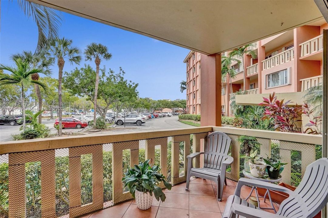 最近售出: $180,000 (1 贝兹, 1 浴室, 784 平方英尺)