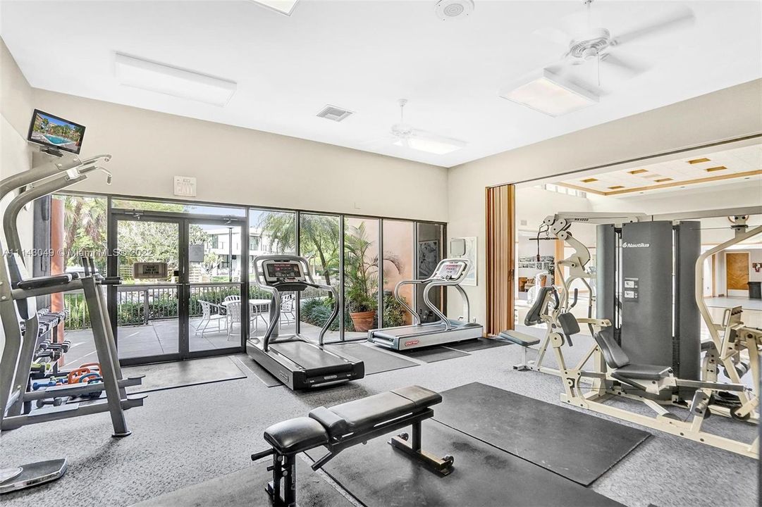 最近售出: $180,000 (1 贝兹, 1 浴室, 784 平方英尺)